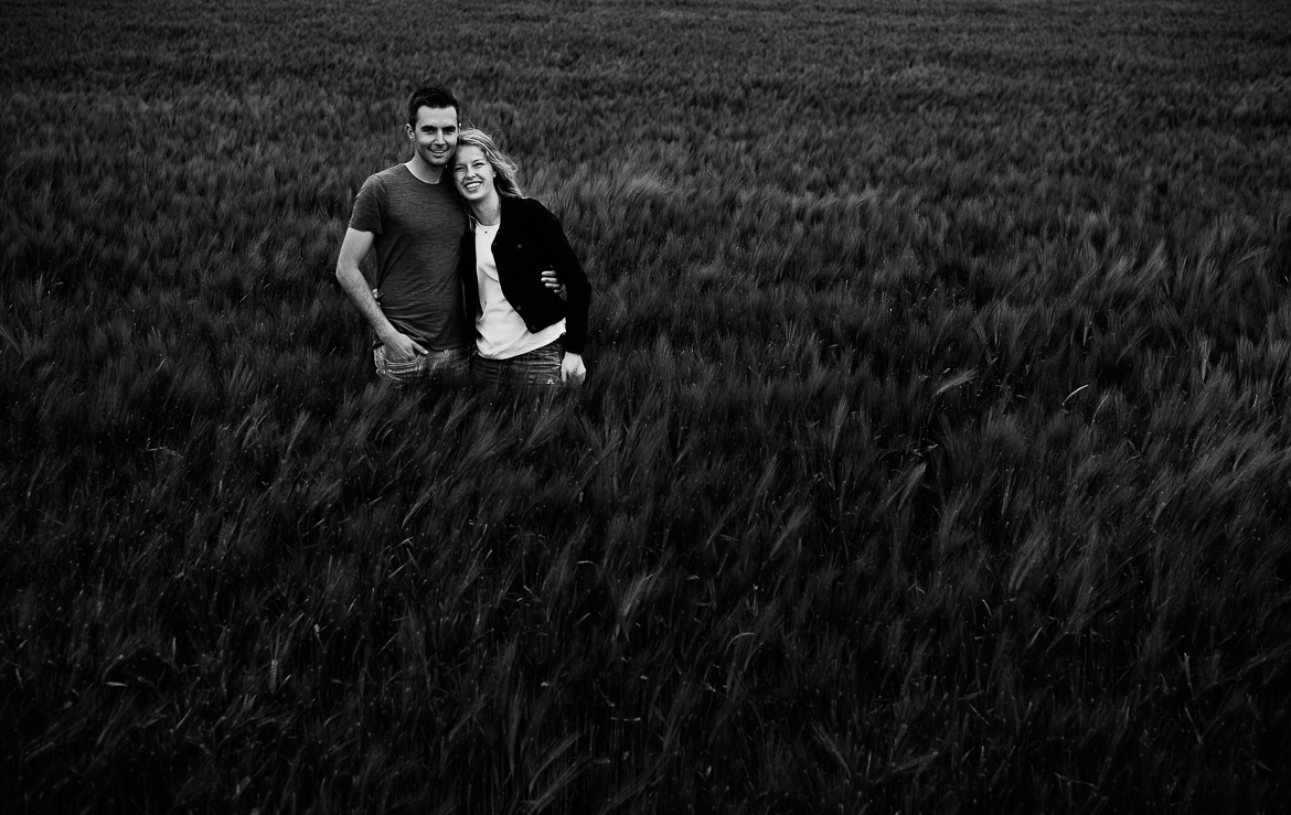 Liefde en familie in zwart wit foto's gemaakt door Adrielle de Voogd van Adrielle Fotografie